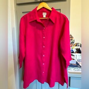 Chico’s bright pink classic linen shirt in Size 3. Just in time for Valentines!